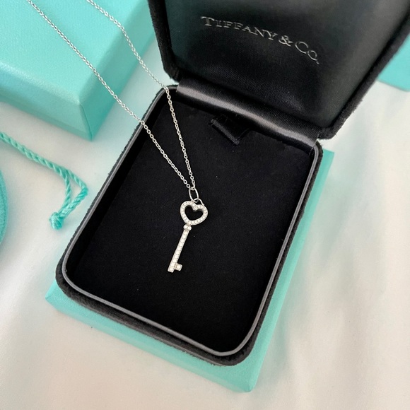 Tiffany platinum diamond heart key charm and chain - Picture 2 of 8